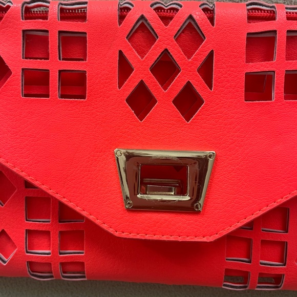 Gorgeous Clutch! - Picture 6 of 12